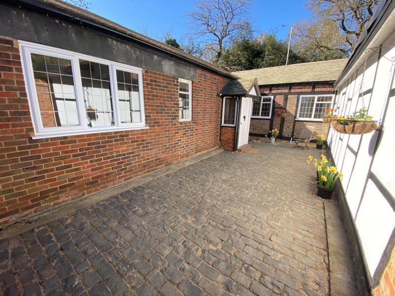 3 bedroom detached bungalow for rent in Chobham, GU24
