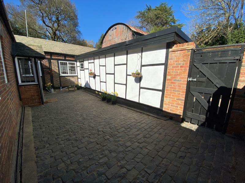 3 bedroom detached bungalow for rent in Chobham, GU24