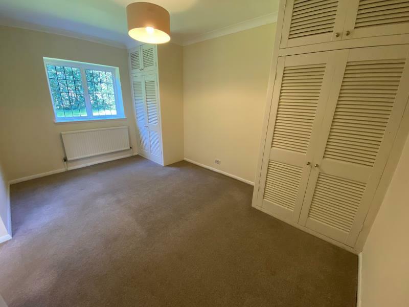 3 bedroom detached bungalow for rent in Chobham, GU24