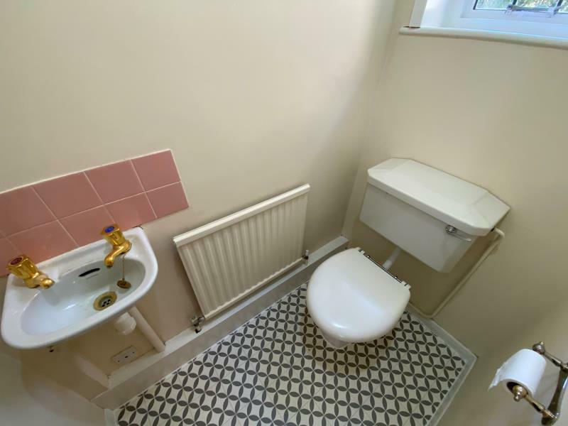 3 bedroom detached bungalow for rent in Chobham, GU24