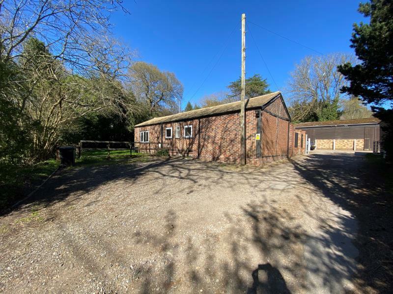 3 bedroom detached bungalow for rent in Chobham, GU24