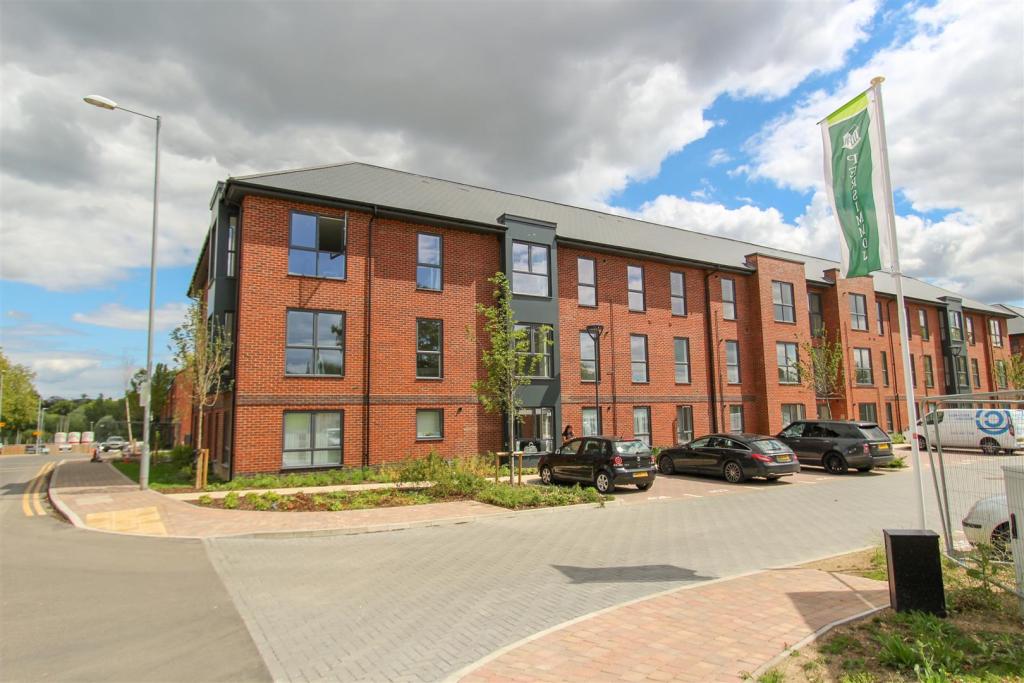 2 bedroom flat for rent in 1 Kellett Street, Uxbridge, UB10