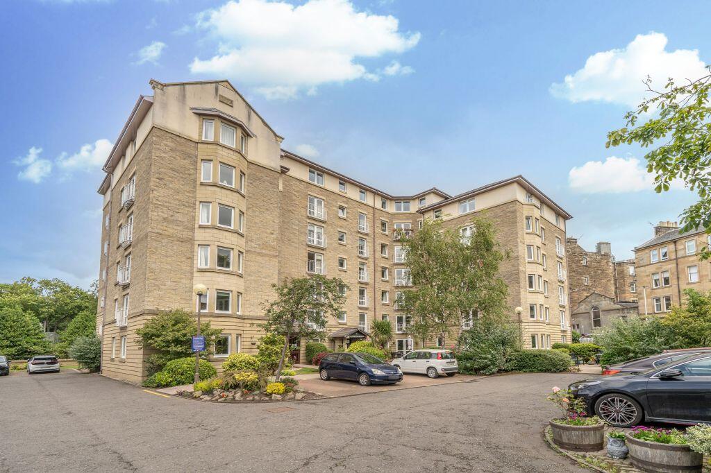 Main image of property: 28/6 Roseburn Place, Edinburgh, EH12 5NX