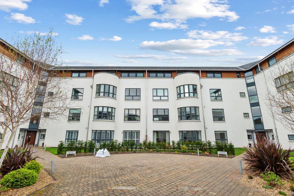 Main image of property: 29/7 Brighouse Park Cross, Edinburgh, EH4 6GW