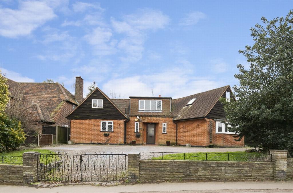5 bedroom detached house for sale in Queens Road, Buckhurst Hill, IG9