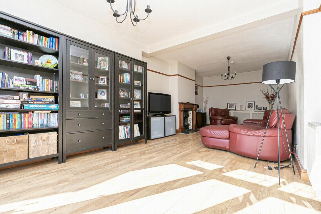 4 bedroom semidetached house for sale in Forest Edge, Buckhurst Hill, IG9