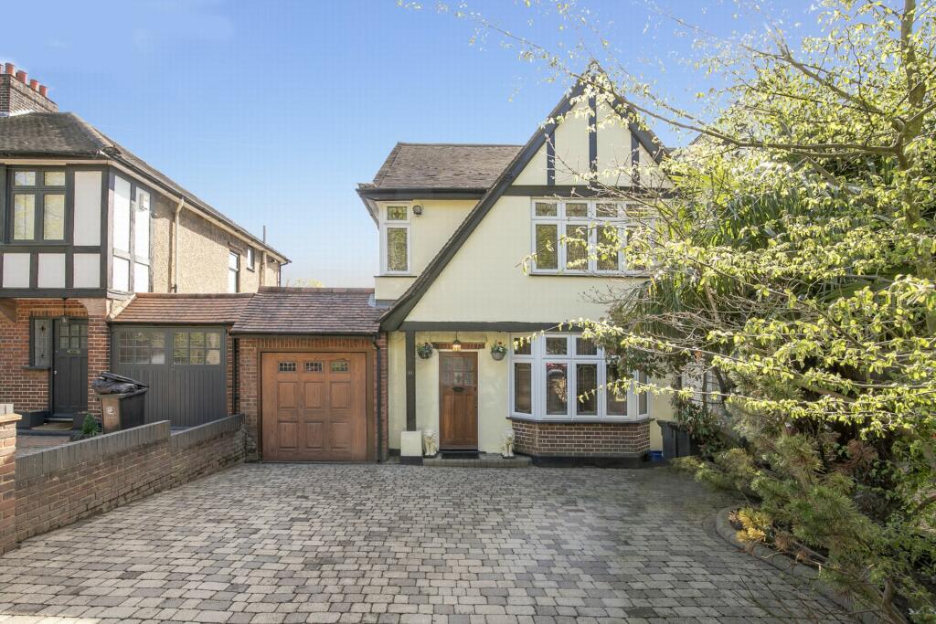 4 bedroom semidetached house for sale in Forest Edge, Buckhurst Hill, IG9
