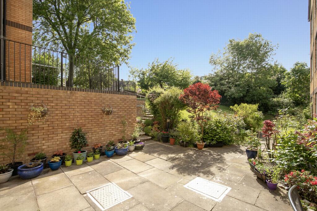 1 bedroom apartment for sale in Homebush House, Kings Head Hill