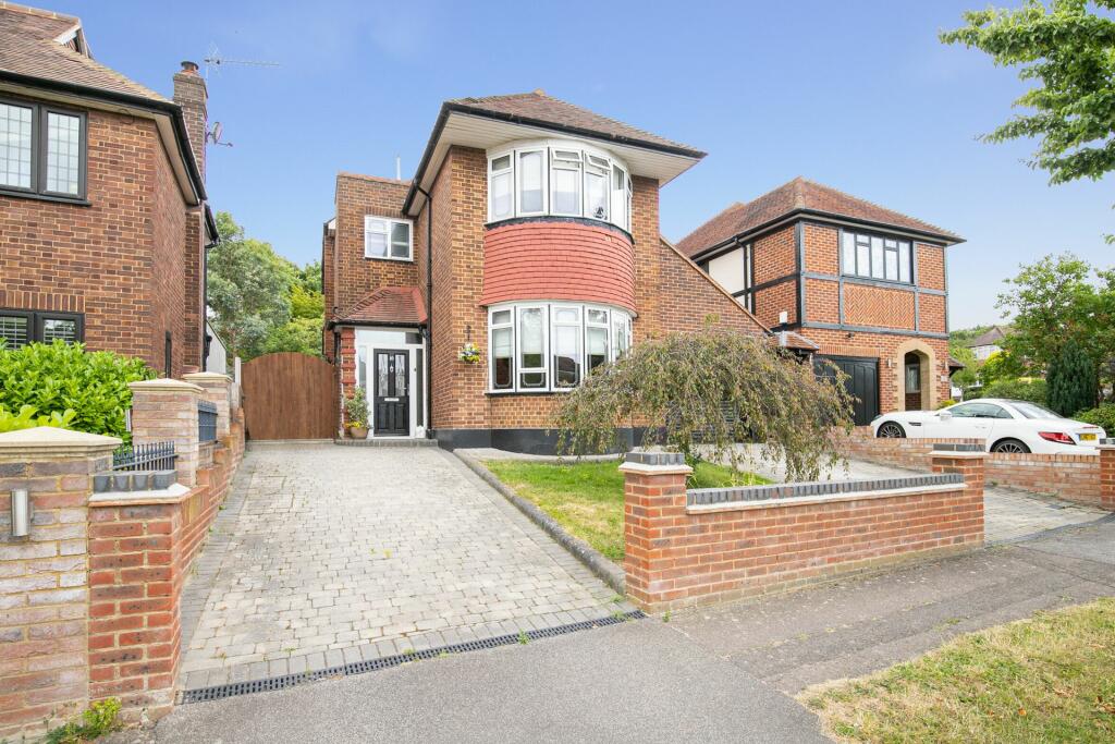 5 bedroom detached house for sale in Brancepeth Gardens, Buckhurst Hill