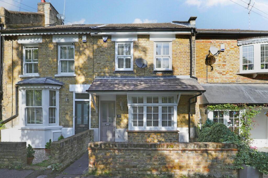 2 bedroom terraced house for sale in Palace Gardens, Buckhurst Hill, IG9