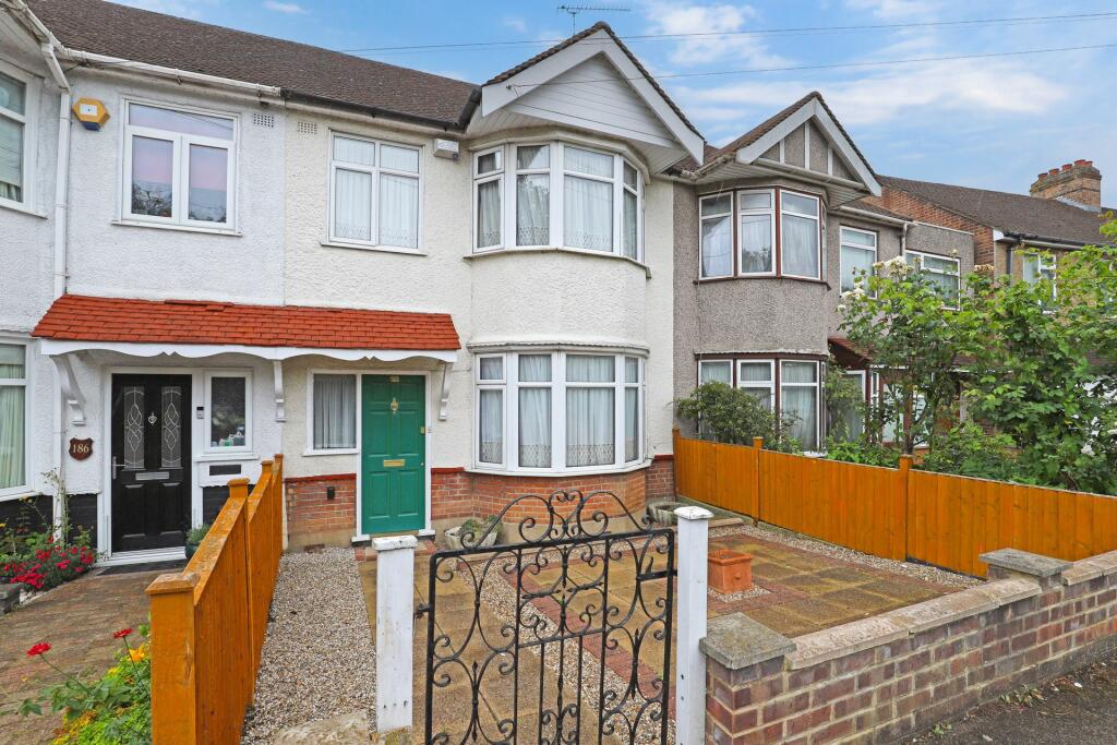 3 bedroom terraced house for sale in Buckhurst Way, Buckhurst Hill, IG9