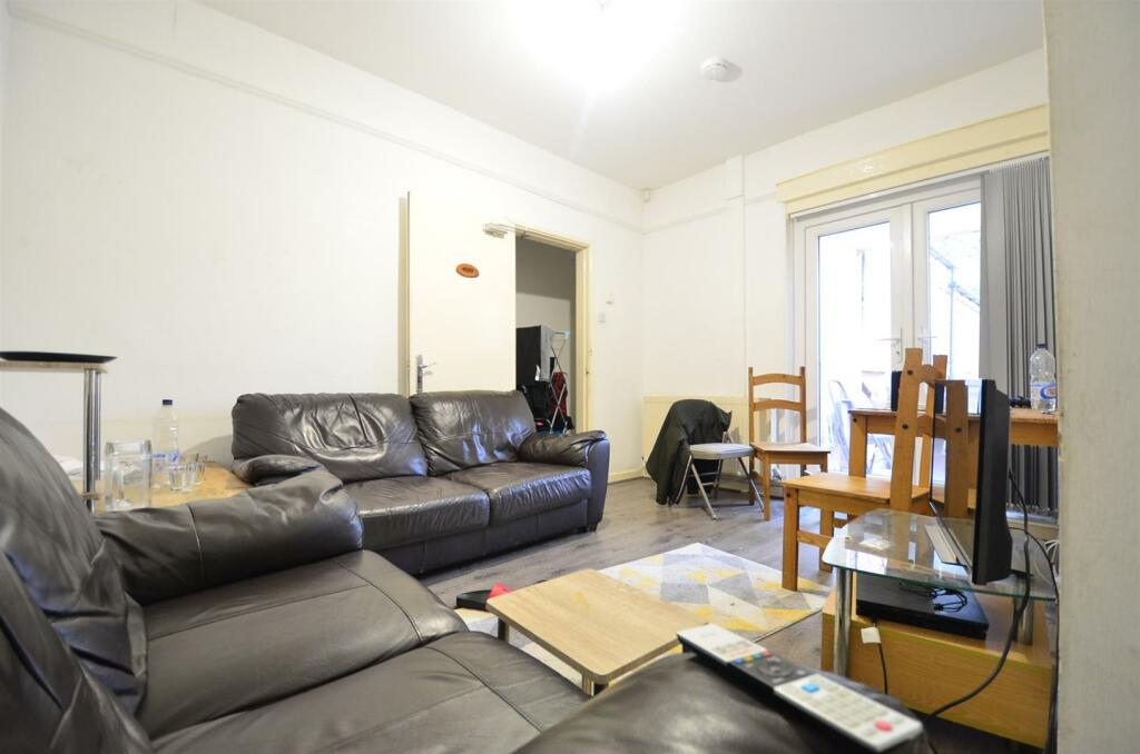 5 bedroom terraced house for rent in Milner Rd, Selly Oak. 15mins walk