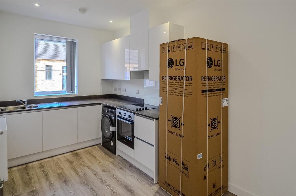 Main image of property: AVAILABLE by mid-MAY 2025!Three Bedroom House in Parkes Avenue, B12 9AW