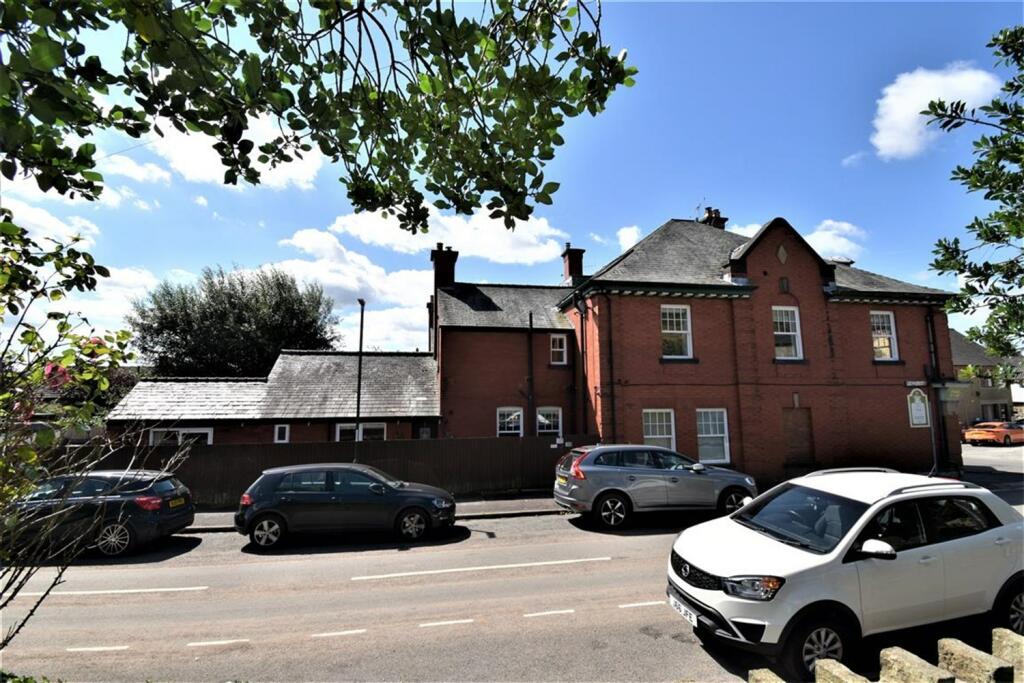 5 bedroom end of terrace house for sale in Green Lane, Chinley, High