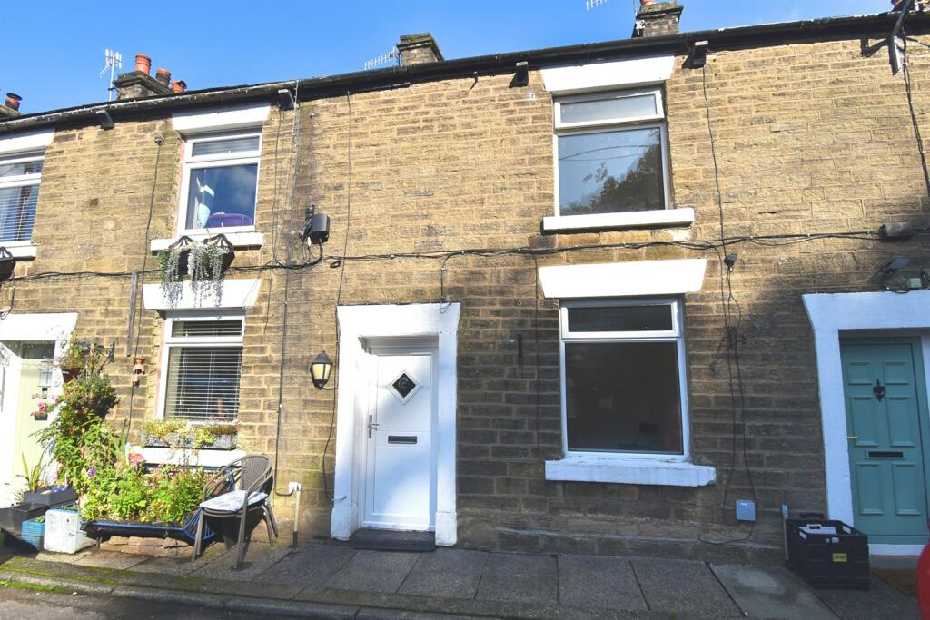 2 bedroom terraced house for sale in Bingswood Road, Whaley Bridge