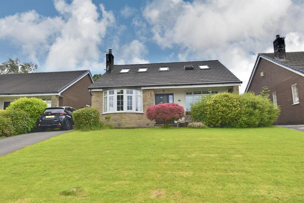 4 bedroom detached bungalow for sale in Low Meadow, Whaley Bridge, High
