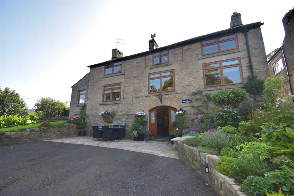 Main image of property: Combs, High Peak