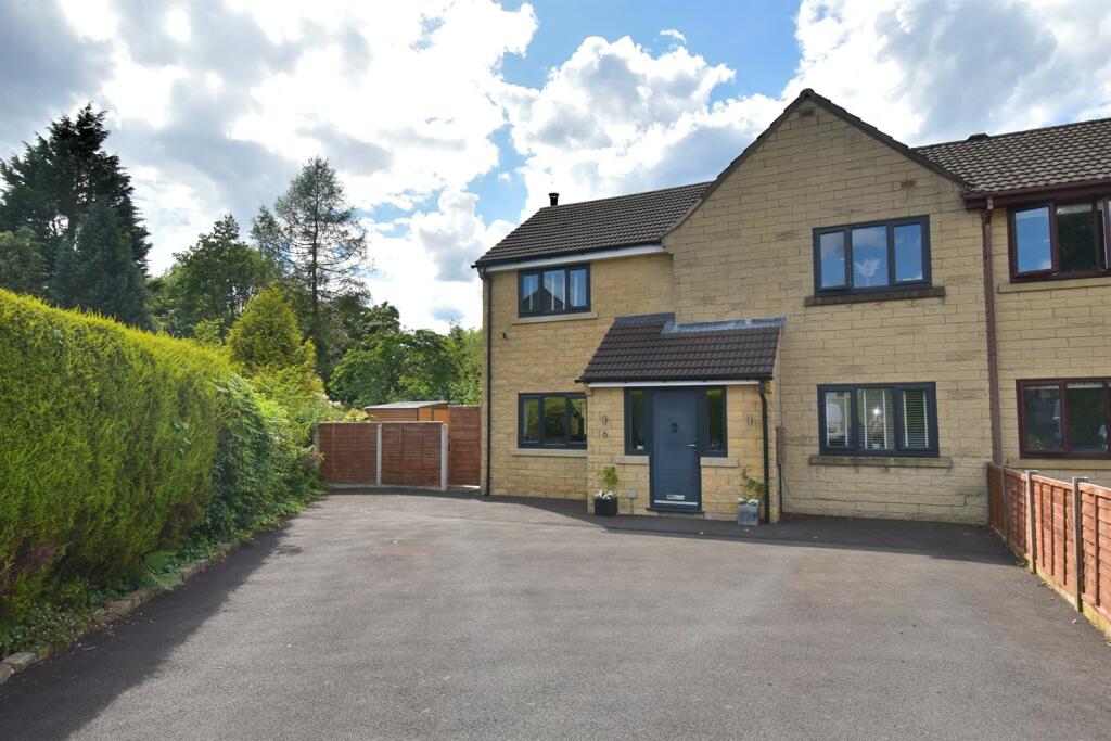 3 bedroom semidetached house for sale in Pike View Close, Chinley