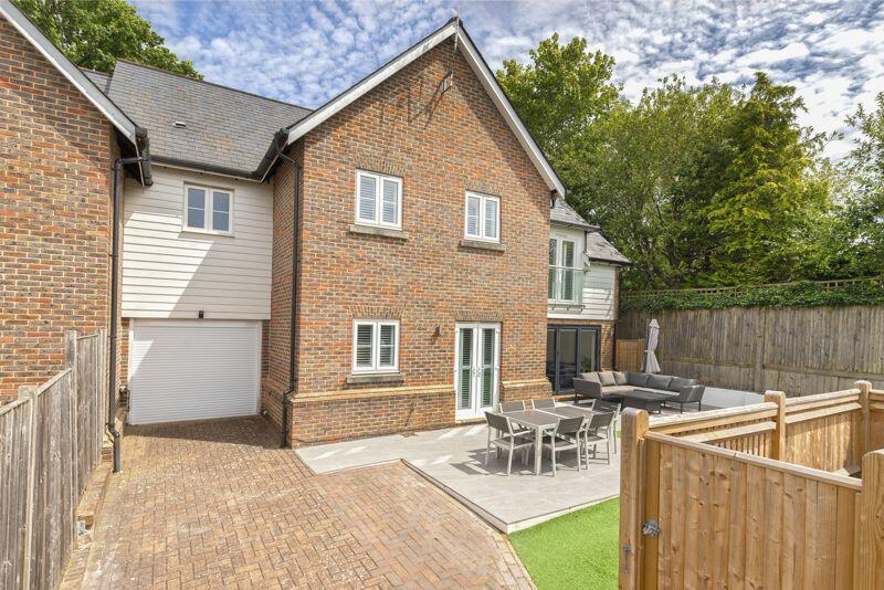 4 bedroom end of terrace house for sale in Broomfield, Bells Yew Green, Tunbridge Wells, TN3