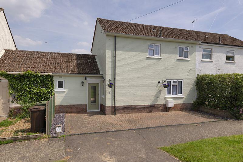 2 bedroom semidetached house for sale in Larkfield, Five Oak Green, TN12