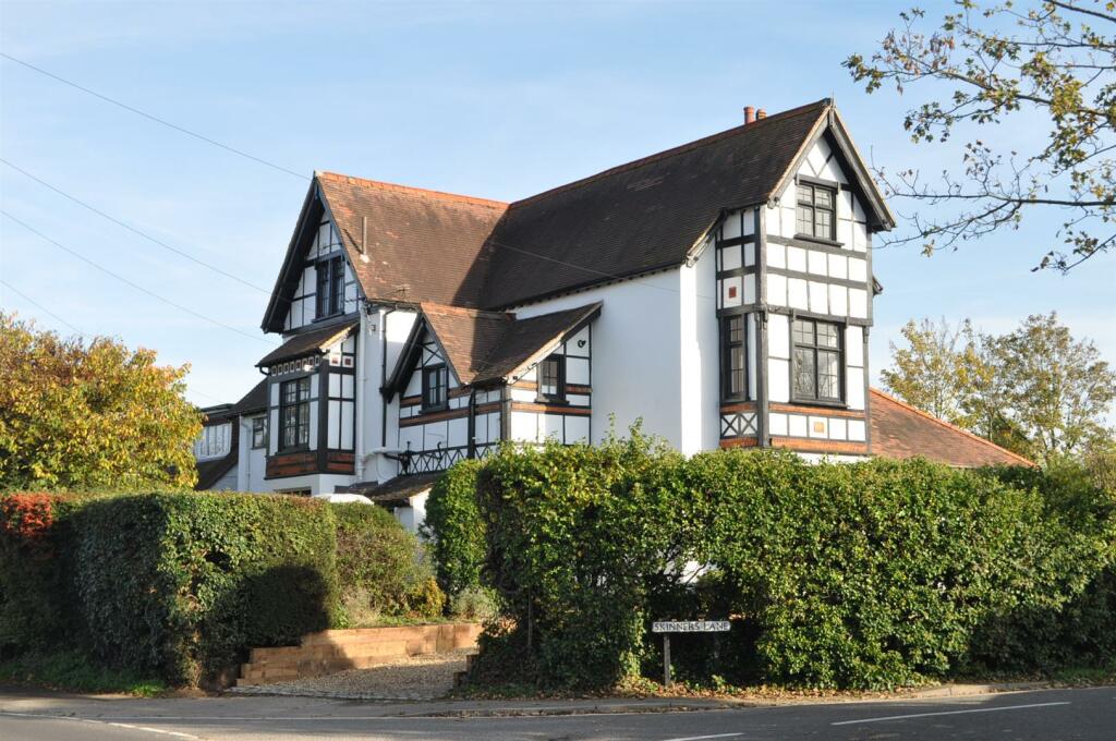 2 bedroom apartment for sale in Wood Lane, Ashtead, KT21