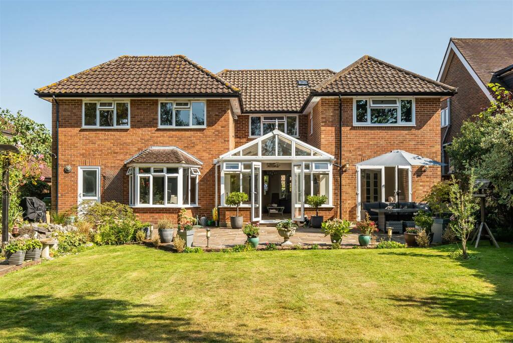 4 bedroom detached house for sale in Hillside Road, Ashtead, KT21