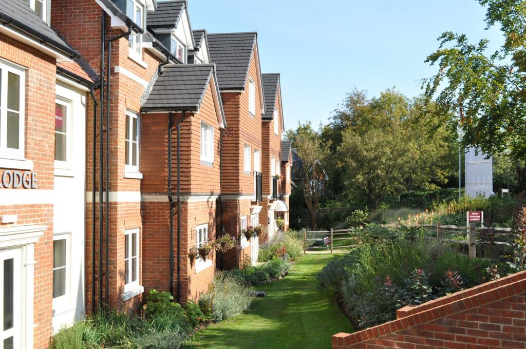 1 bedroom retirement property for sale in Leatherhead Road, Ashtead, KT21