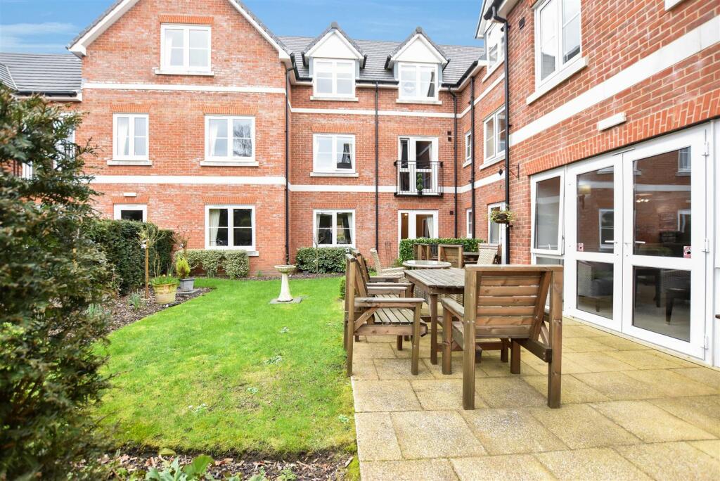 1 bedroom retirement property for sale in Leatherhead Road, Ashtead, KT21