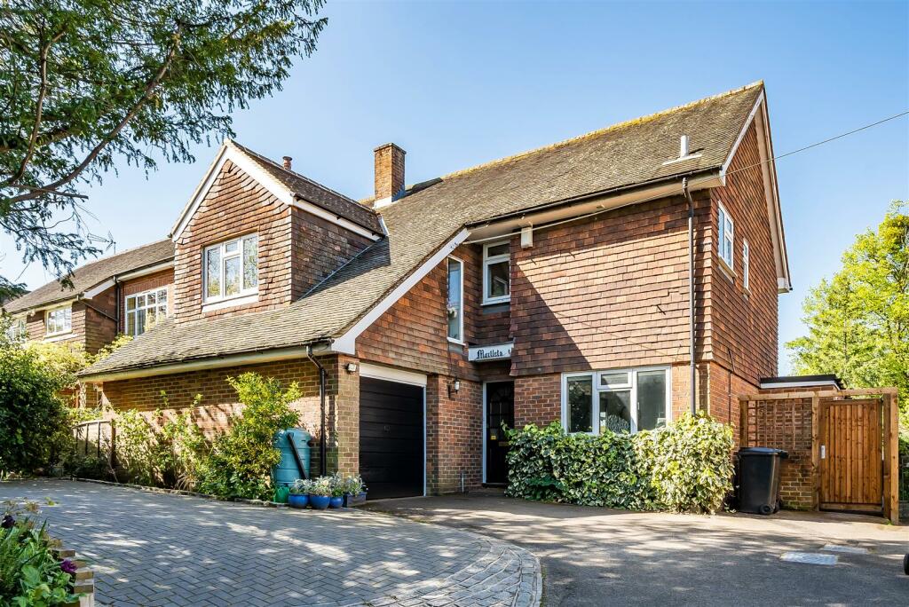 4 bedroom detached house for sale in Skinners Lane, Ashtead, KT21
