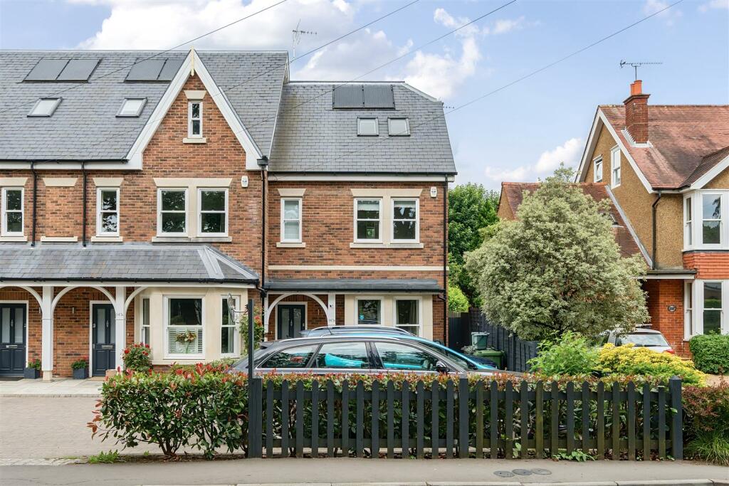 4 bedroom house for sale in Wood Lane, Ashtead, KT21