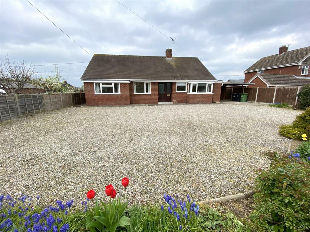 4 bedroom detached bungalow for sale in Prescott Road, Baschurch