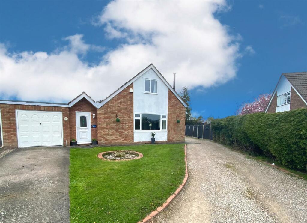 5 bedroom link detached house for sale in Cob Grove, Bomere Heath