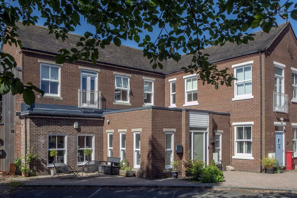 4 bedroom terraced house for sale in Horsehay Court, Horsehay, Telford, TF4