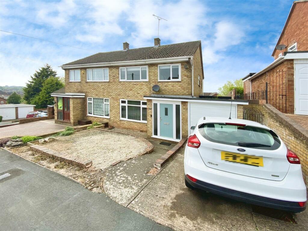 3 bedroom semidetached house for sale in Cound Close, Wellington