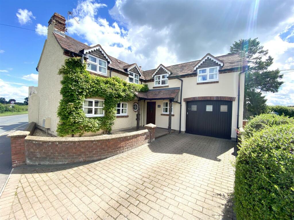 3 bedroom link detached house for sale in Lea Cross, Shrewsbury, SY5