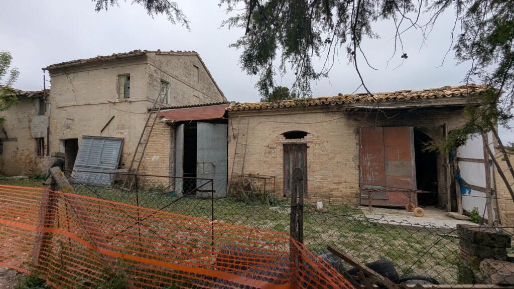 Main image of property: Le Marche, Macerata, Loro Piceno
