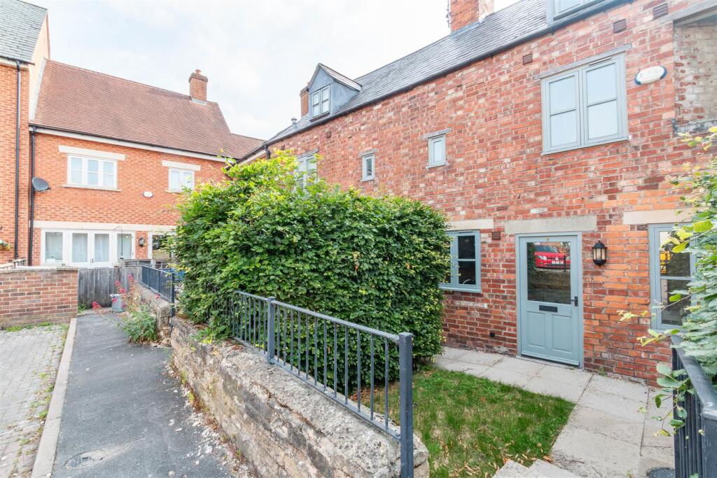 Main image of property: Baytree Square South, Stroud