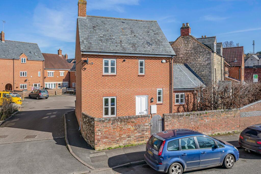 Main image of property: Baytree Square South, Stroud