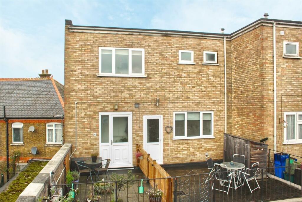 Main image of property: Cheshunt Centre, Cheshunt