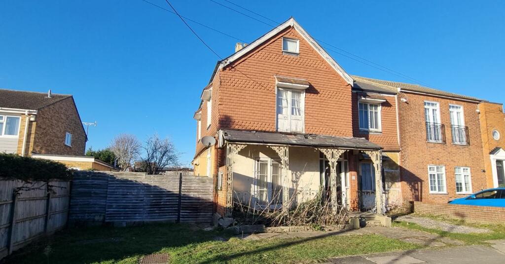 4 bedroom semidetached house for sale in 51 Thundersley Park Road, Benfleet, Essex, SS7 1EG, SS7