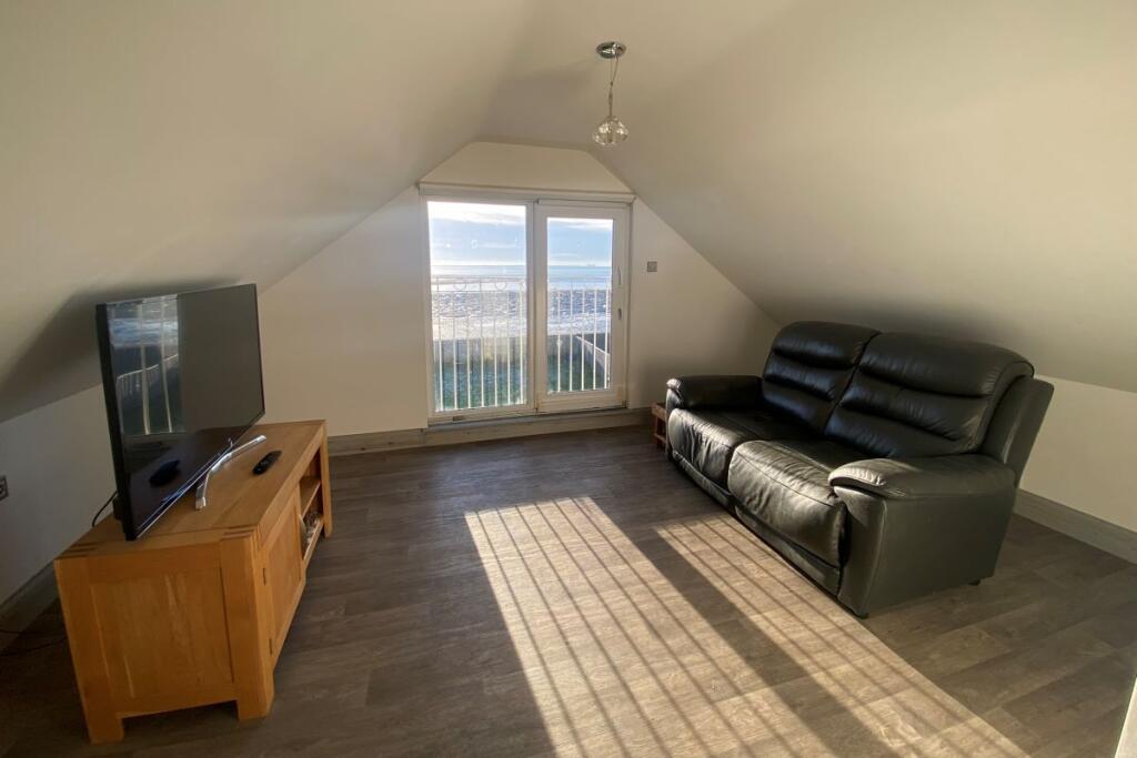 Additional property image - 37 Eastern Promenade, Point Clear Bay, Clacton-on-Sea, Essex, CO16 8LG