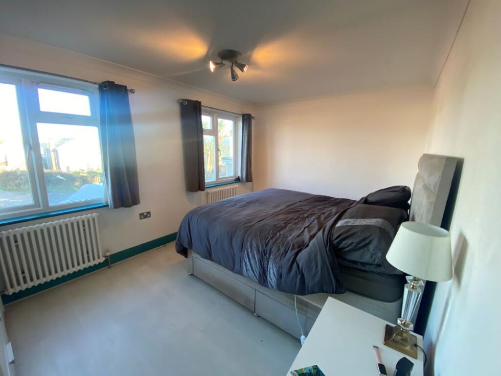 Additional property image - 37 Eastern Promenade, Point Clear Bay, Clacton-on-Sea, Essex, CO16 8LG