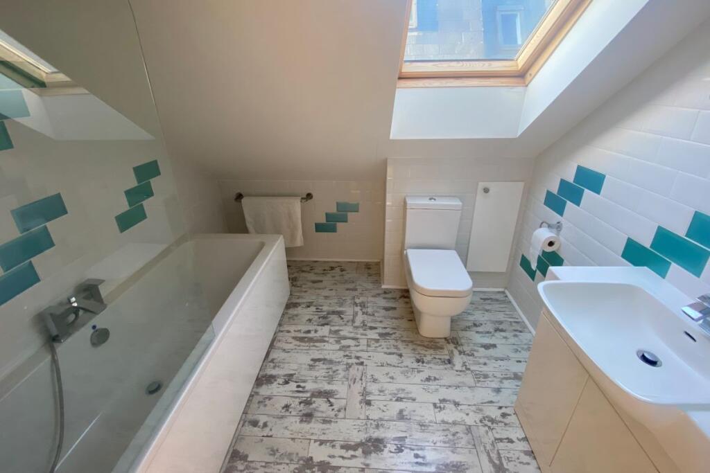 Additional property image - 37 Eastern Promenade, Point Clear Bay, Clacton-on-Sea, Essex, CO16 8LG
