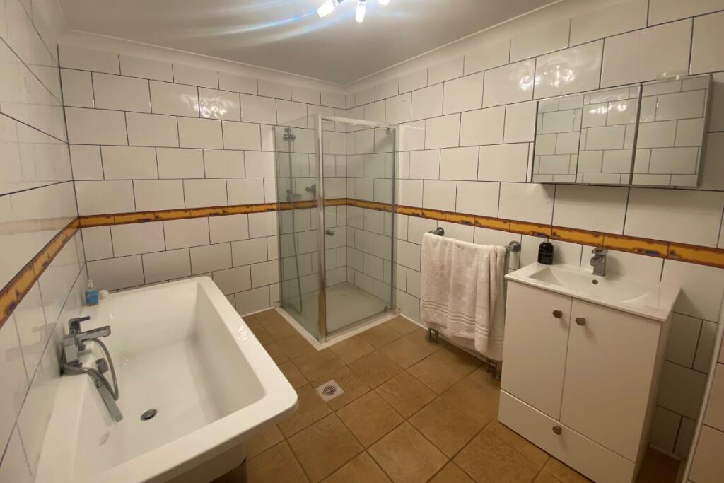 Additional property image - 37 Eastern Promenade, Point Clear Bay, Clacton-on-Sea, Essex, CO16 8LG
