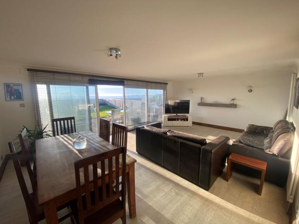 Additional property image - 37 Eastern Promenade, Point Clear Bay, Clacton-on-Sea, Essex, CO16 8LG