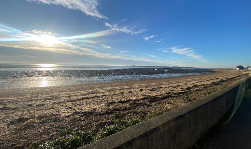 Additional property image - 37 Eastern Promenade, Point Clear Bay, Clacton-on-Sea, Essex, CO16 8LG