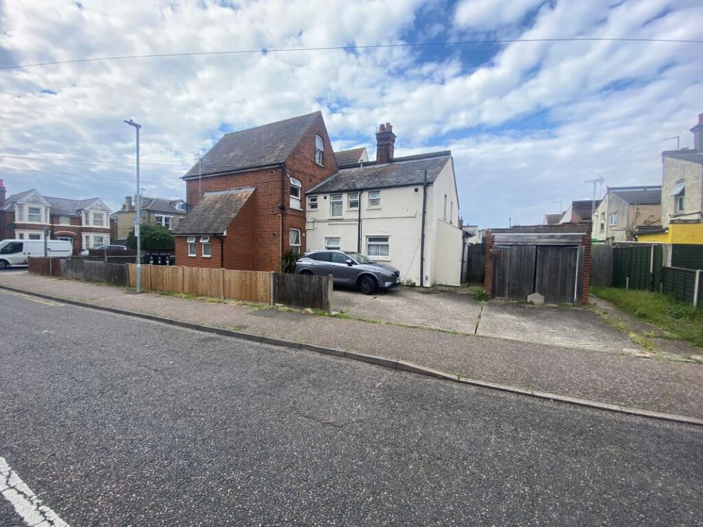 Additional property image - 44 Wellesley Road, Clacton-on-Sea, Essex, CO15 3PJ