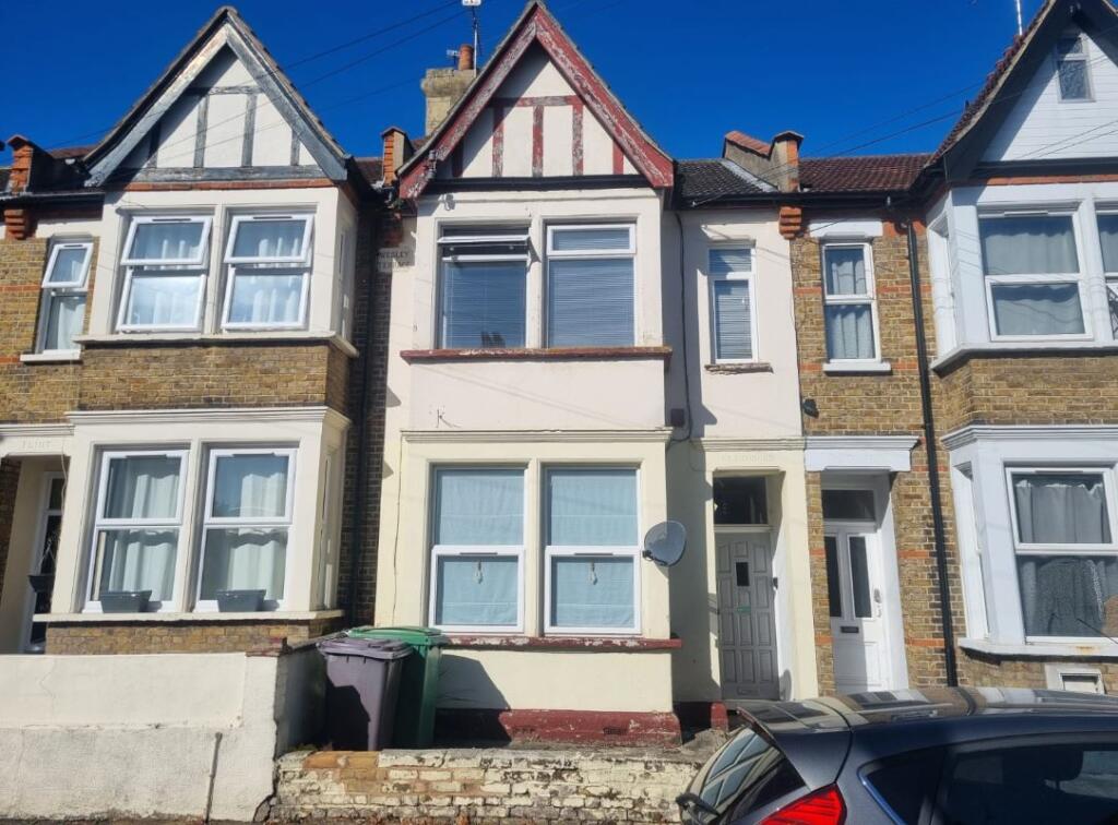 Main image of property: Freehold of, 65 Salisbury Avenue, Westcliff-on-Sea, Essex, SS0 7BA
