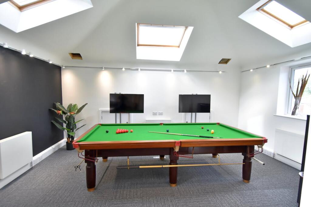 Additional property image - First Floor, 435-437 Walmersley Road, Bury, BL9 5EU