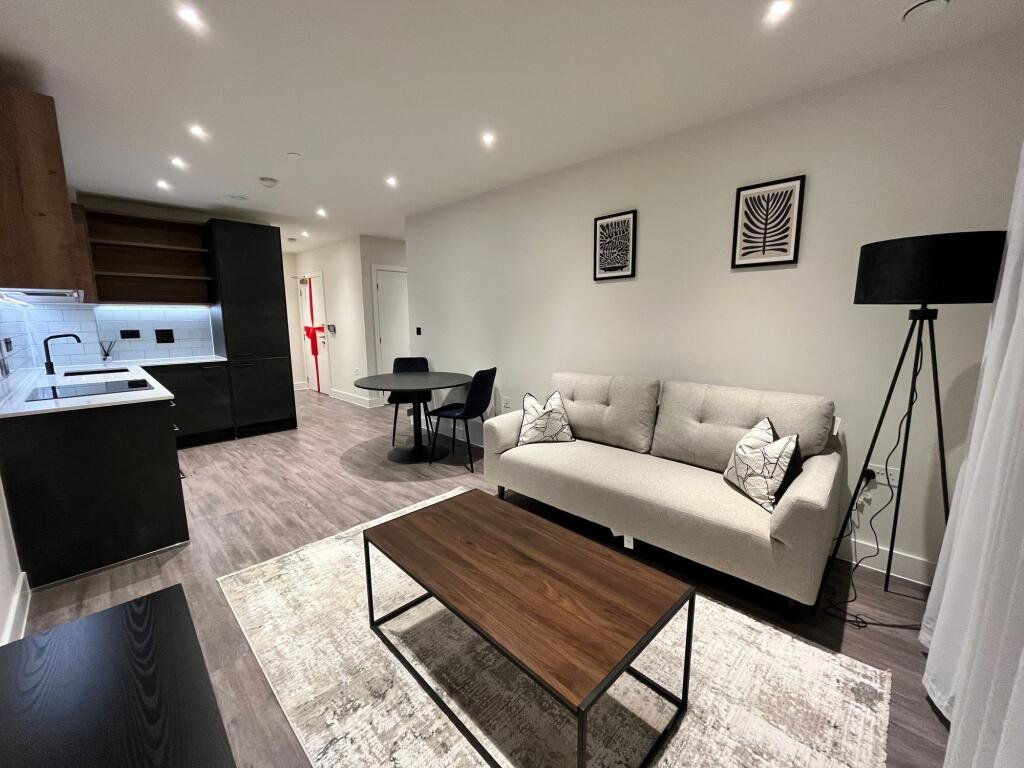 Main image of property: Belmont Row, 1 Pitt Street, B4